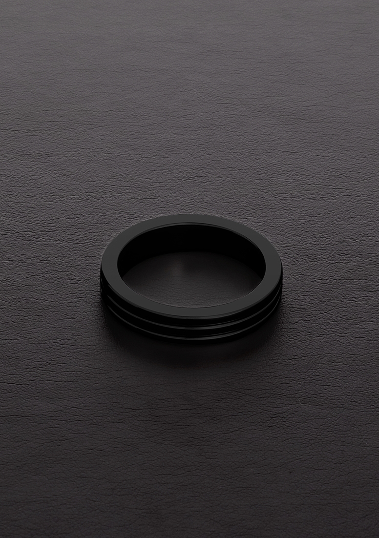Péniszgyűrű Kokring:Arany Fekete Bordázott C-Gyűrű (10x40mm)
